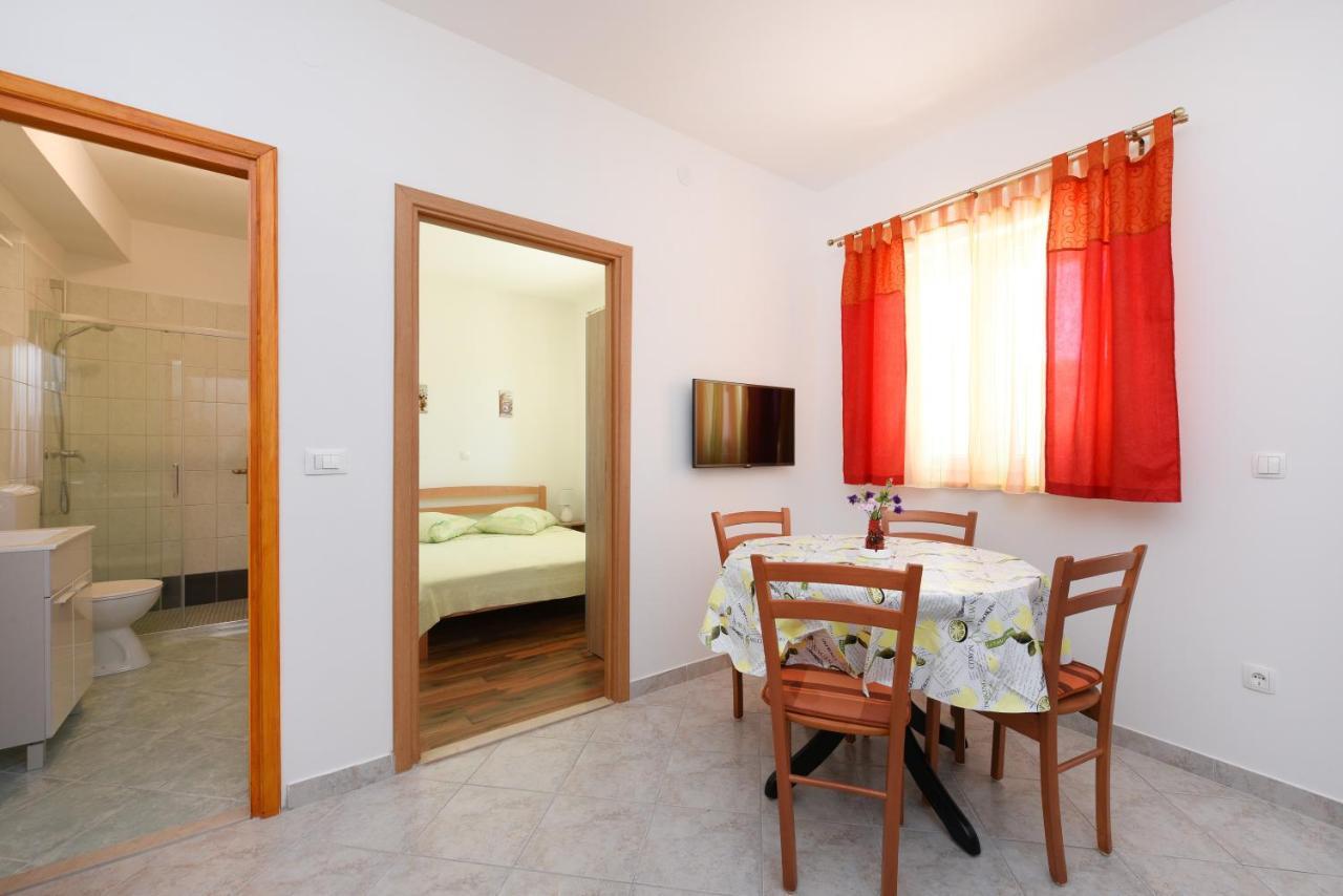 Apartments Sime Petrcane Exterior photo